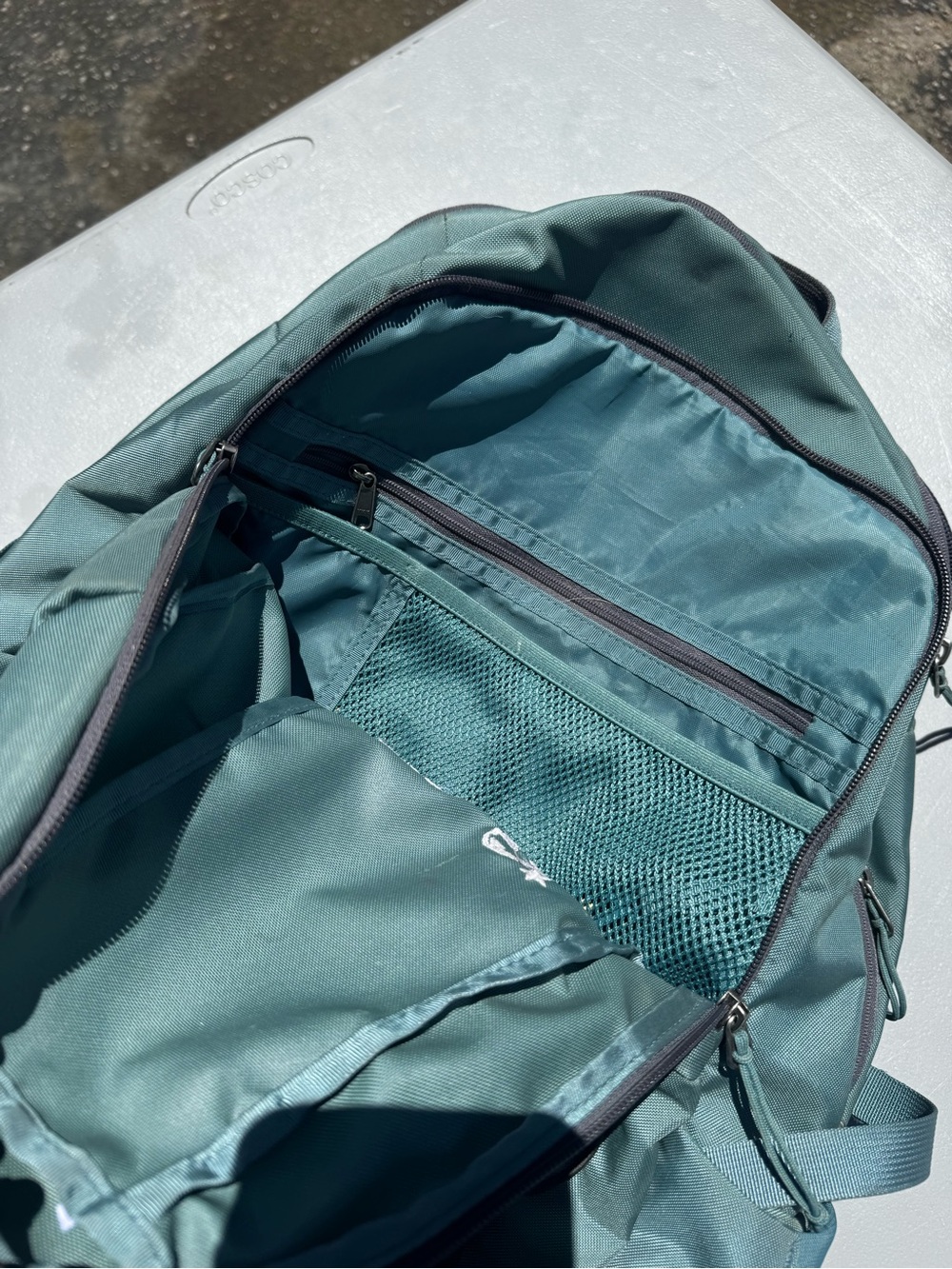Patagonia Daypack Backpack | Green | Lightweight Hiking, Travel & Everyday Bag - Picture 4 of 7